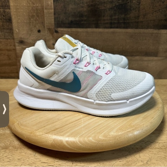 Nike run swift 3 - Picture 1 of 8